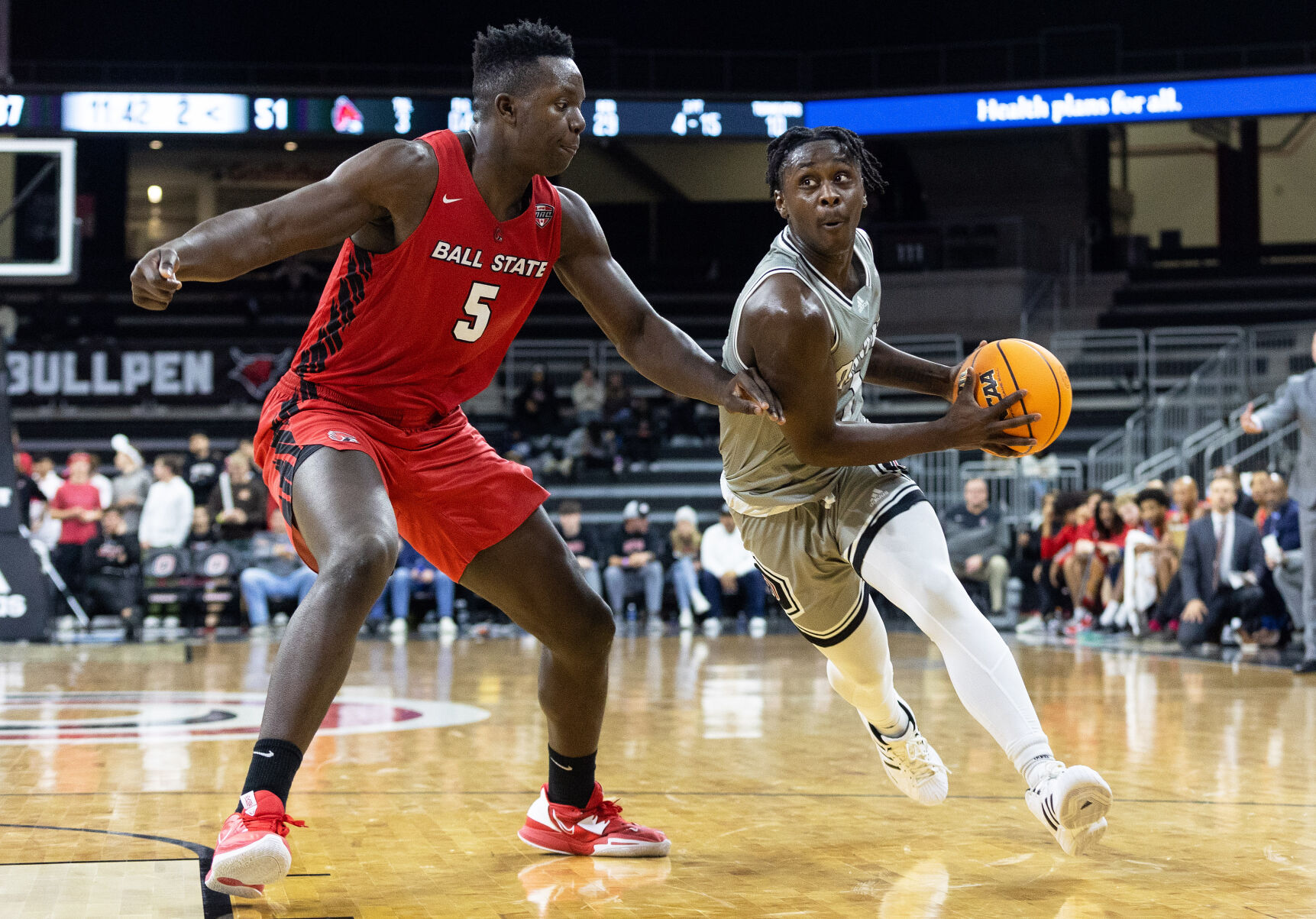 111722-owh-spo-unobasketball-em06.jpg